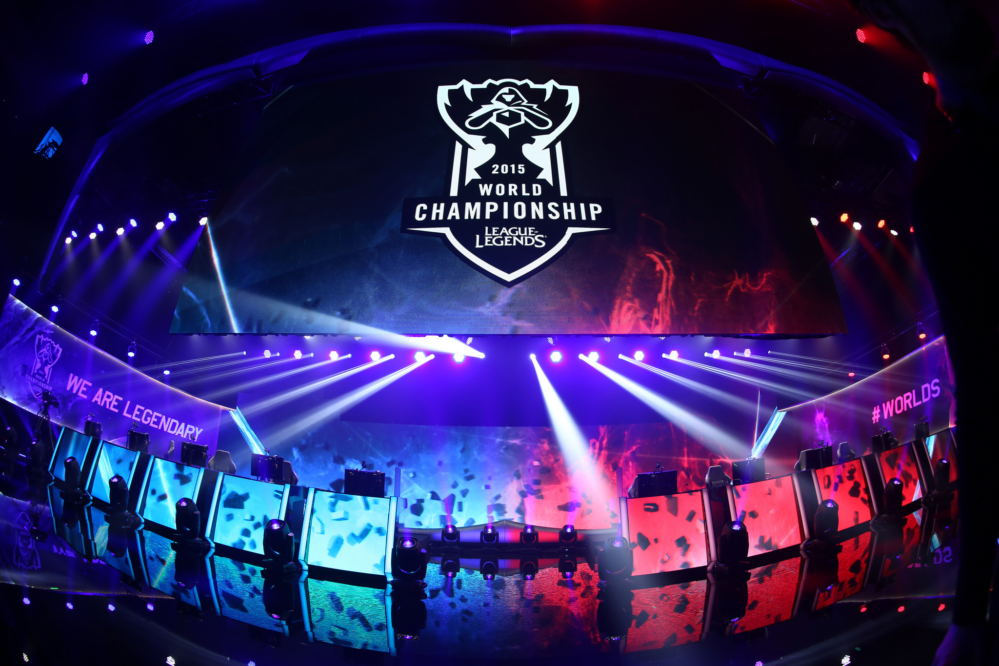 TyLoo 在 FISSURE Playground 1 中被华丽加冕为冠军