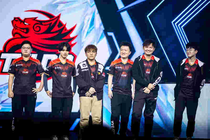 Complexity 在决赛中击败 Wildcard，获得了 PGL Bucharest 2025 的名额